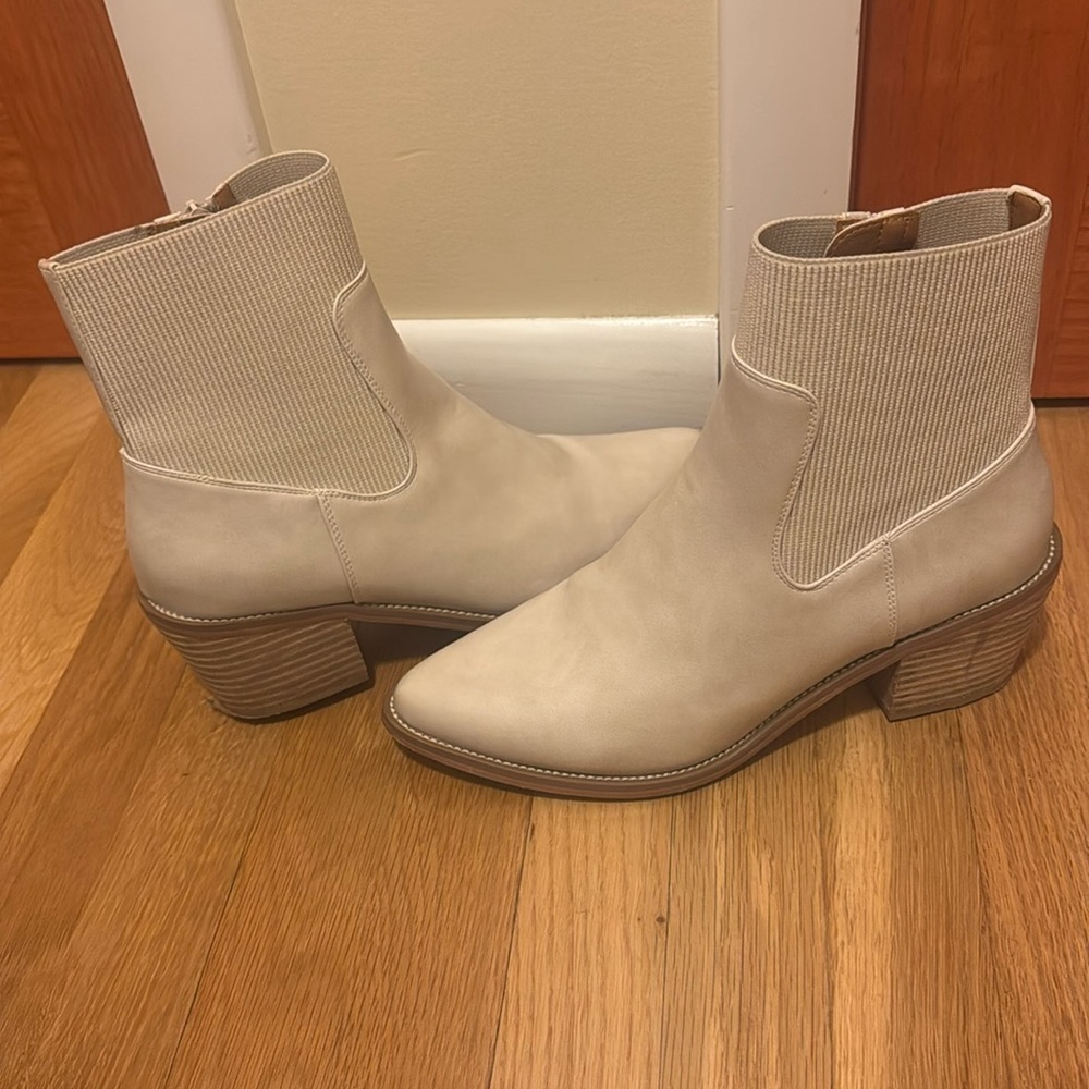 Dolce Vita White Heel Boots